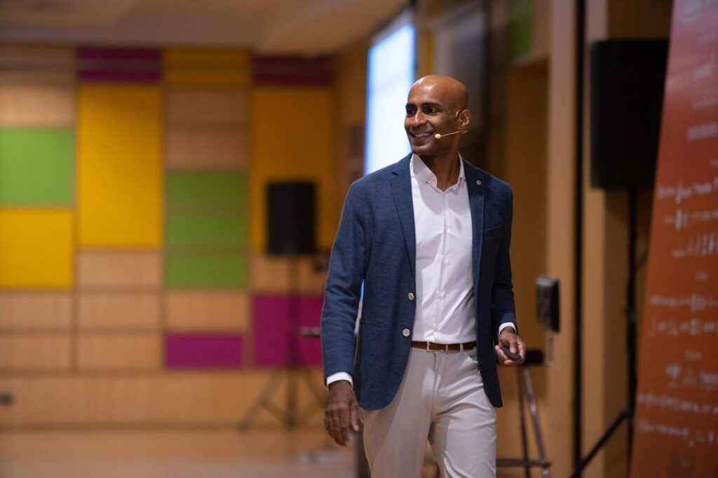 Indhran Speaking Pic